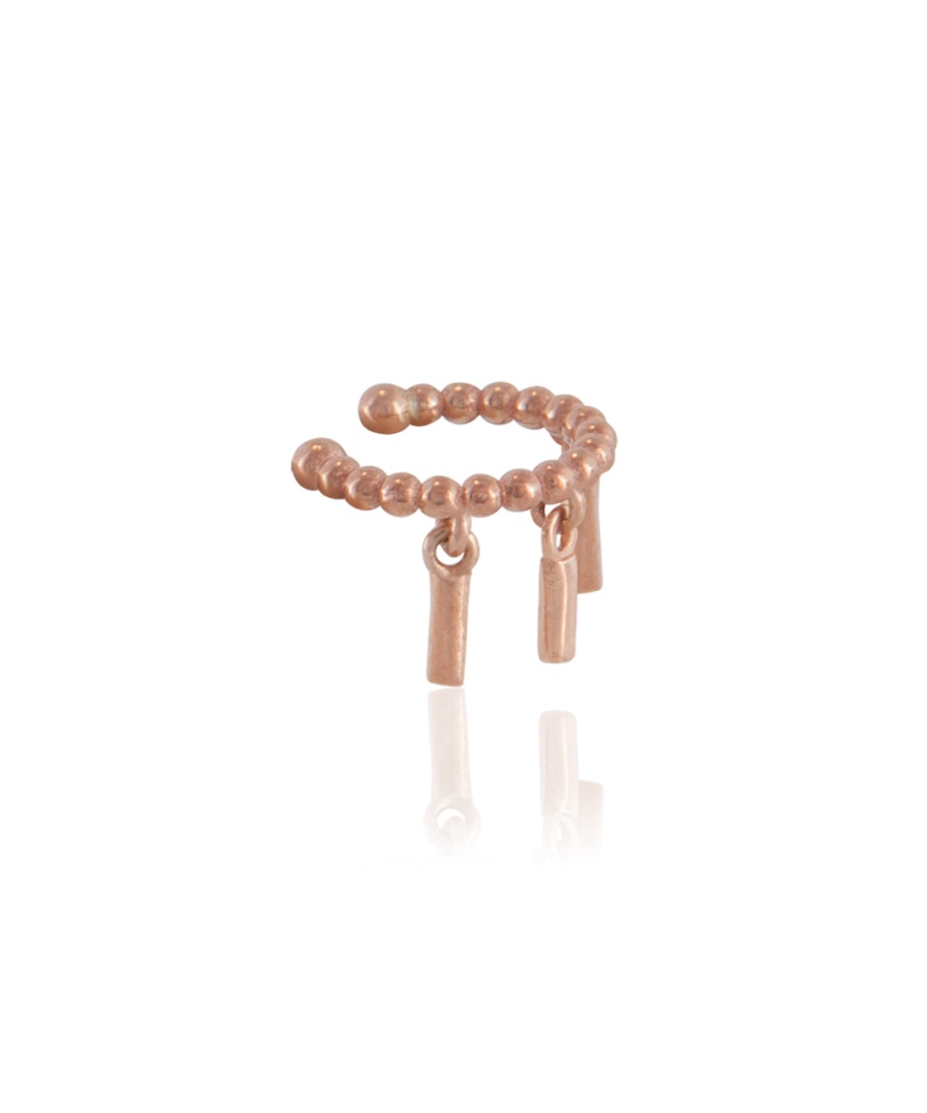 Ασημένιο μονό Ear Cuff σκουλαρίκι επιχρυσωμένο με ροζ χρυσό που κοσμείται με χαριτωμένες κρεμαστές μπάρες. Το ασημένιο κόσμημα έχει ως βάση του το ασήμι 925 και είναι επιχρυσωμένο με ροζ χρυσό
