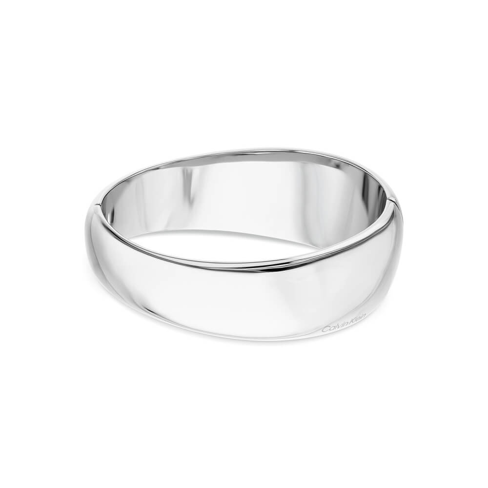 Μια πανέμορφη δημιουργία του οίκου Calvin Klein. Πρόκειται για ένα βραχιόλι - χειροπέδα Calvin Klein από ανοξείδωτο ατσάλι. Όλα τα υλικά είναι υποαλλεργικά & δεν μαυρίζουν. Συνοδεύεται από αυθεντική συσκευασία Calvin Klein.